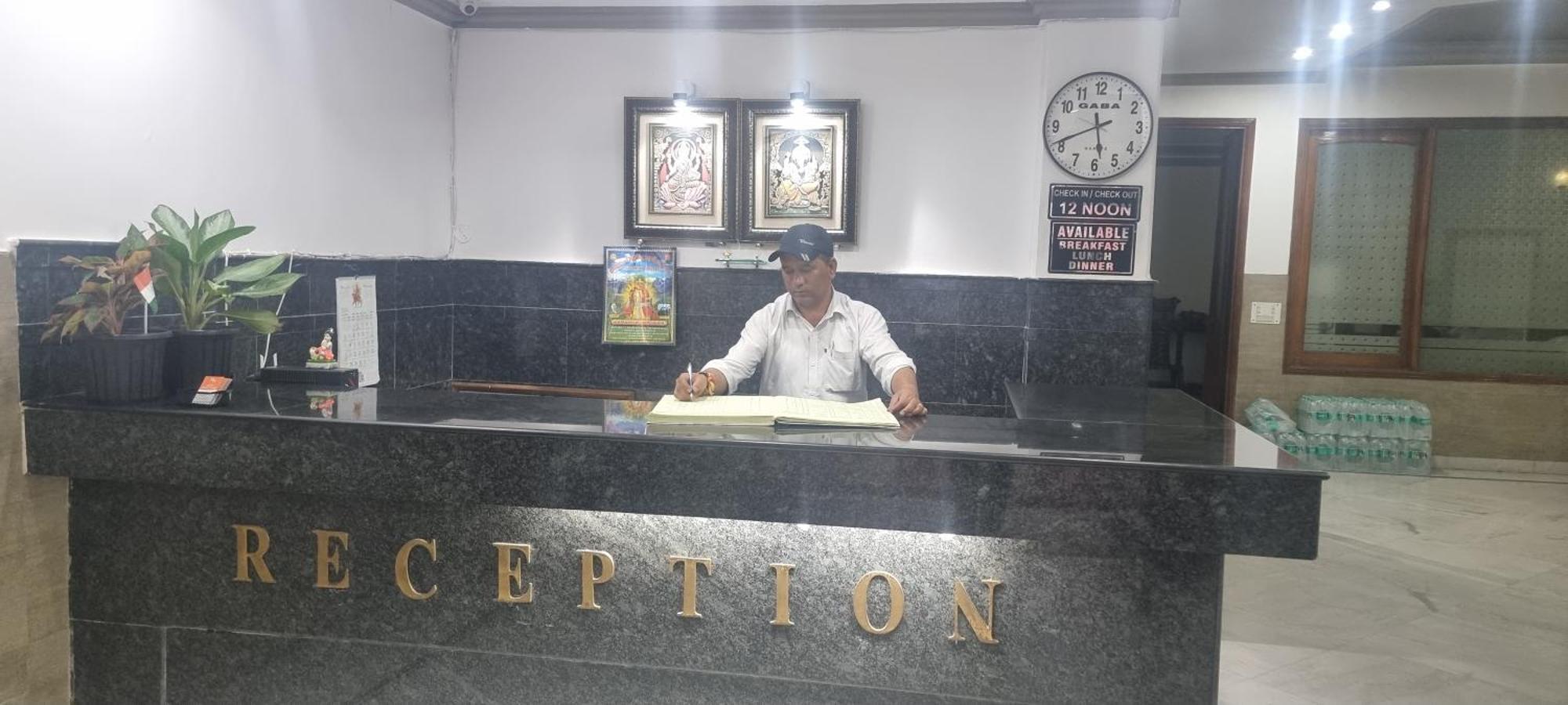 Hotel Har Ki Pauri By Around Stays Haridwār Esterno foto