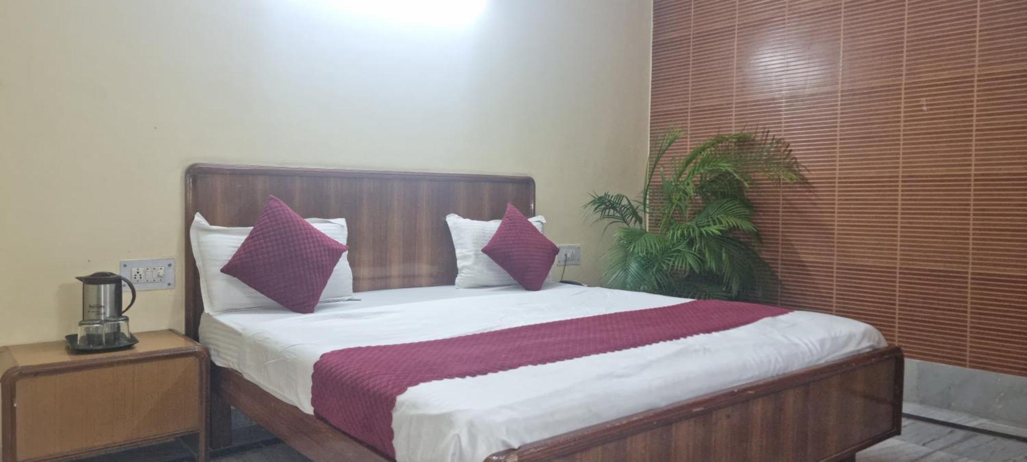 Hotel Har Ki Pauri By Around Stays Haridwār Esterno foto