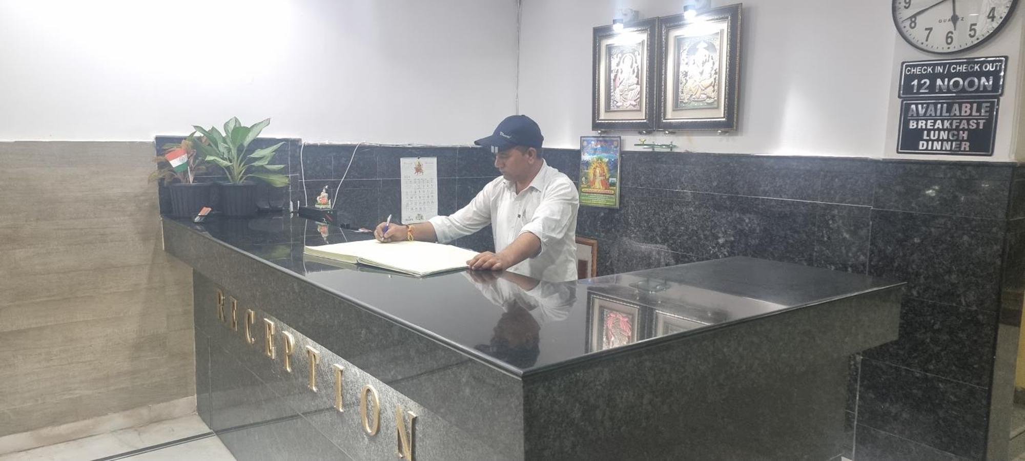 Hotel Har Ki Pauri By Around Stays Haridwār Esterno foto
