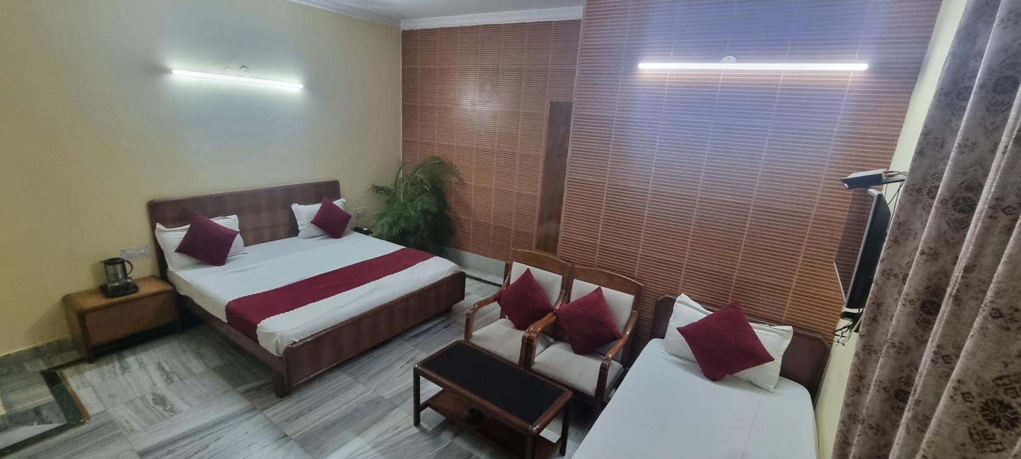 Hotel Har Ki Pauri By Around Stays Haridwār Esterno foto