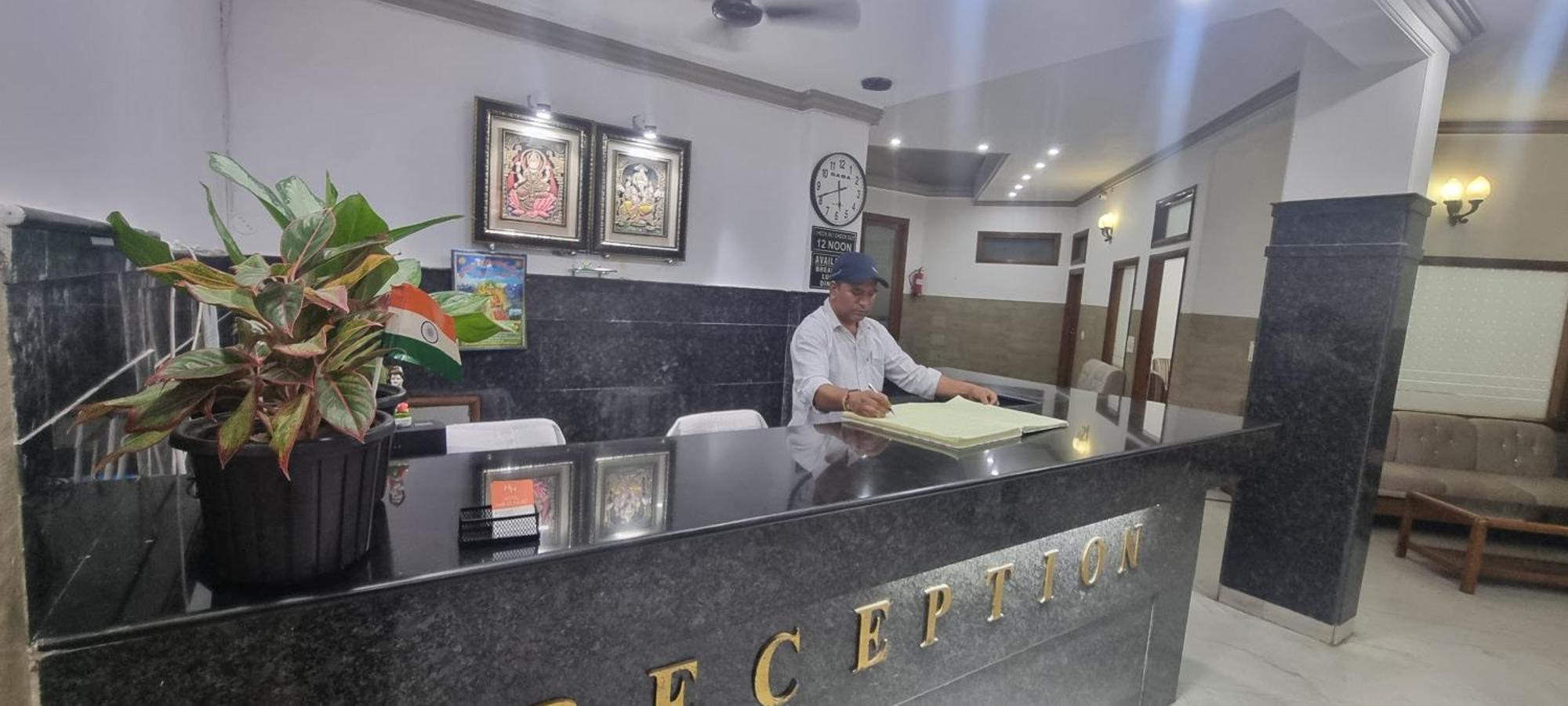 Hotel Har Ki Pauri By Around Stays Haridwār Esterno foto