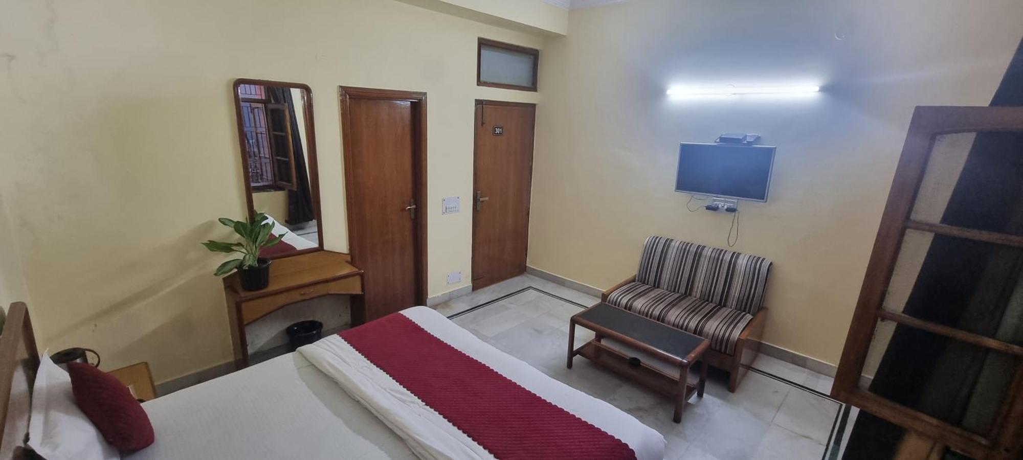 Hotel Har Ki Pauri By Around Stays Haridwār Esterno foto