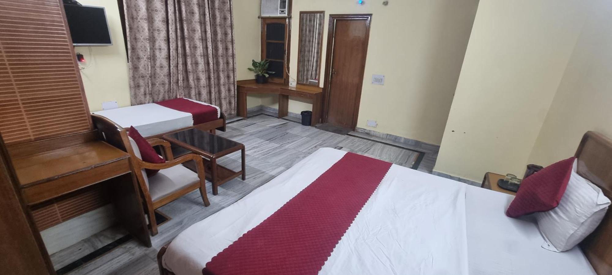 Hotel Har Ki Pauri By Around Stays Haridwār Esterno foto