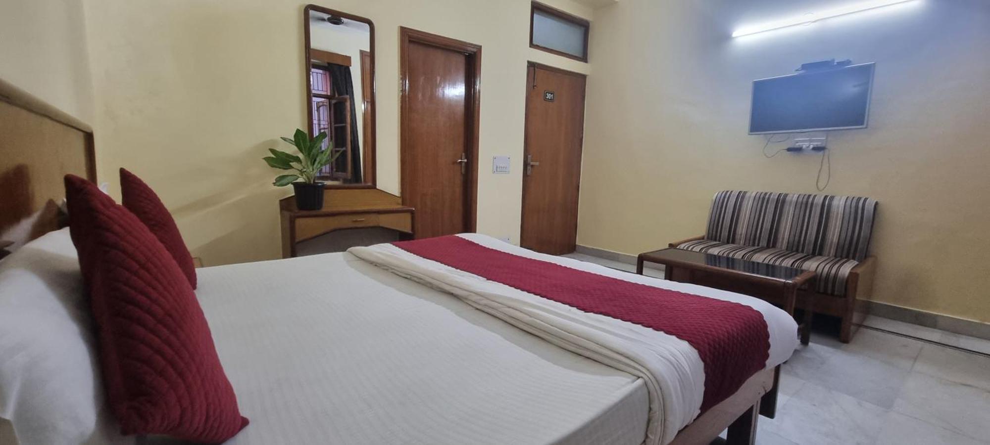 Hotel Har Ki Pauri By Around Stays Haridwār Esterno foto